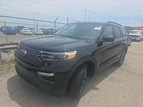 Used 2023 Ford Explorer XLT w/ Equipment Group 202A AWD/4WD image 5