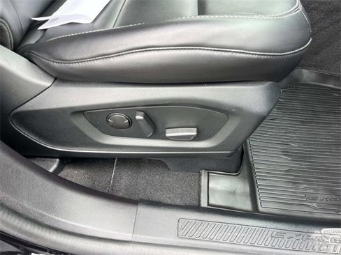 Used 2022 Ford Explorer XLT w/ Equipment Group 202A image 25