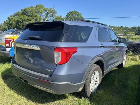 Used 2021 Ford Explorer XLT w/ Equipment Group 202A AWD/4WD image 18