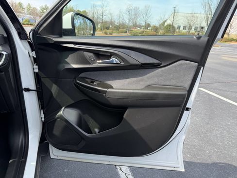 Used 2021 Chevrolet TrailBlazer LT image 16