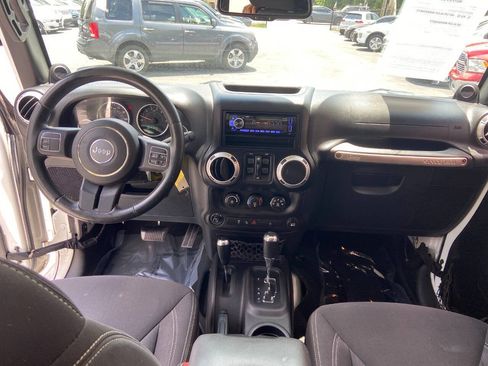 Used 2013 Jeep Wrangler Unlimited Sahara AWD/4WD image 11