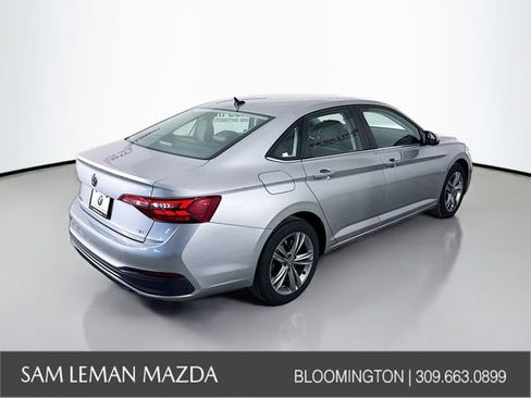 Used 2024 Volkswagen Jetta SE image 7