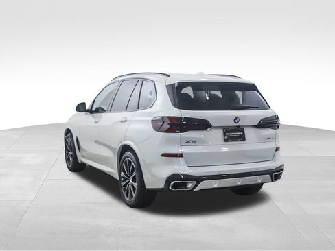 Used 2026 BMW X5 xDrive40i w/ M Sport Package image 3