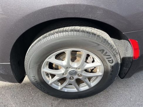 Used 2023 Chrysler Pacifica Touring-L FWD image 19