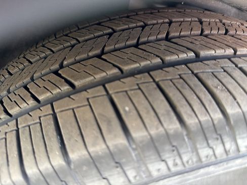 Used 2020 Cadillac XT4 Premium Luxury image 2