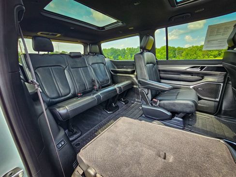 Used 2025 Jeep Wagoneer Series II AWD/4WD image 43
