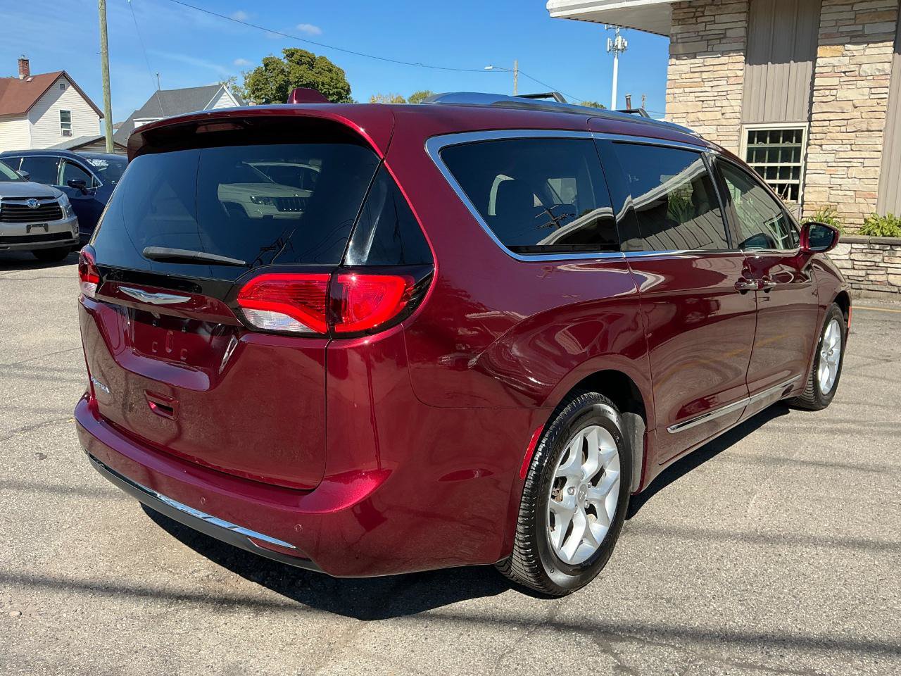 Used 2018 Chrysler Pacifica Touring-L w/ Tire & Wheel Group FWD image 5