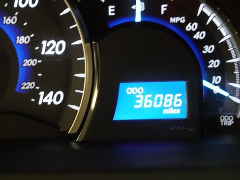 Used 2012 Toyota Camry XLE FWD image 4