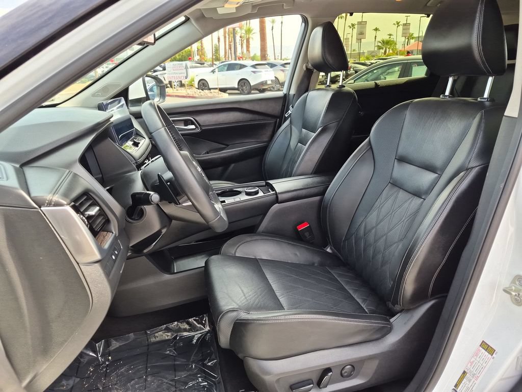 Used 2024 Nissan Rogue Platinum w/ Platinum Premium Package AWD/4WD image 13