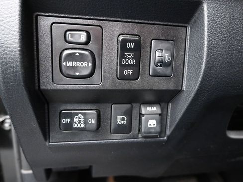 Used 2018 Toyota Tundra SR5 image 24