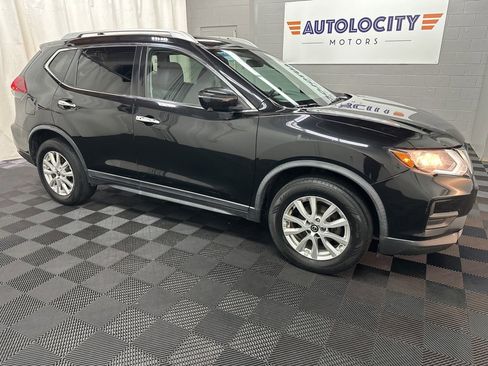 Used 2018 Nissan Rogue SV w/ Premium Package image 2