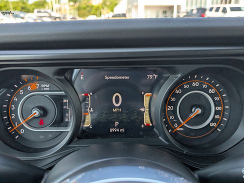 Used 2024 Jeep Wrangler Unlimited Sahara w/ Technology Group AWD/4WD image 24