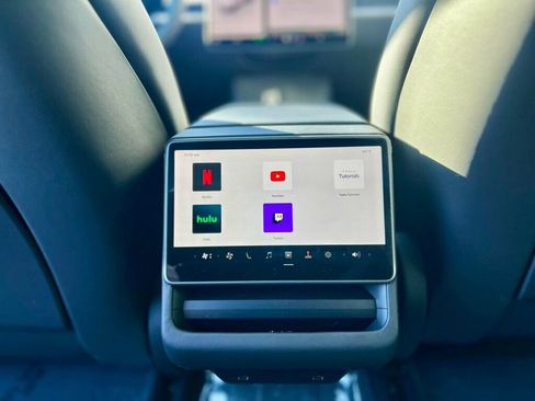 Used 2025 Tesla Model 3 Long Range image 17