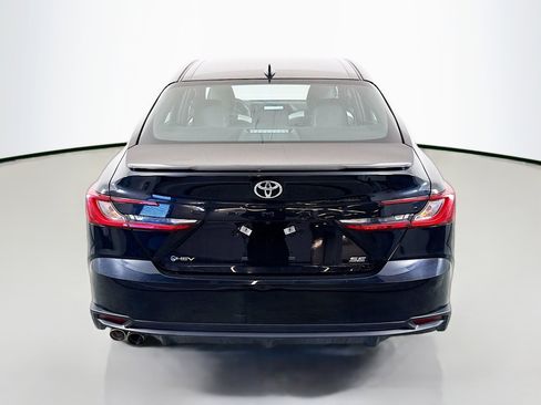 Used 2025 Toyota Camry SE image 6