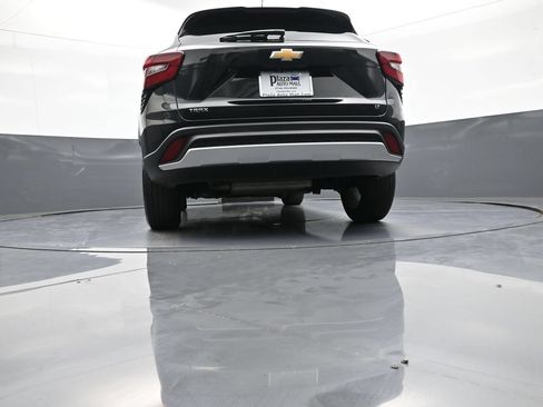 Used 2025 Chevrolet Trax LT w/ LT Convenience Package FWD image 29