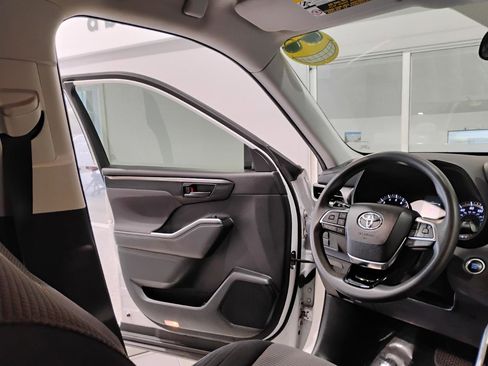 Used 2021 Toyota Highlander L image 76