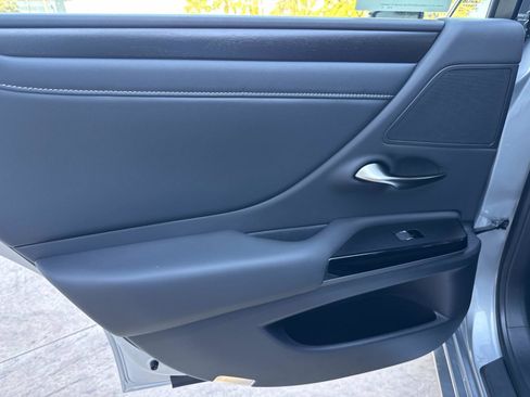 New 2025 Lexus ES 350 w/ Premium Package image 12