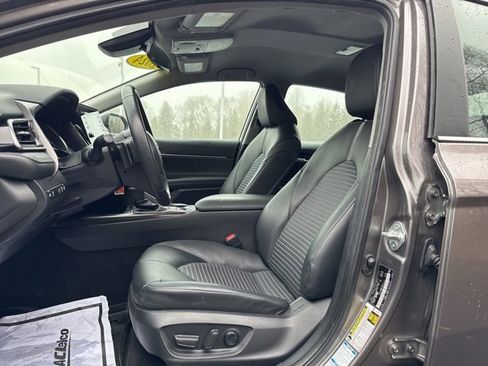 Used 2024 Toyota Camry SE image 19