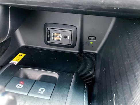 Used 2021 Toyota Venza XLE image 35