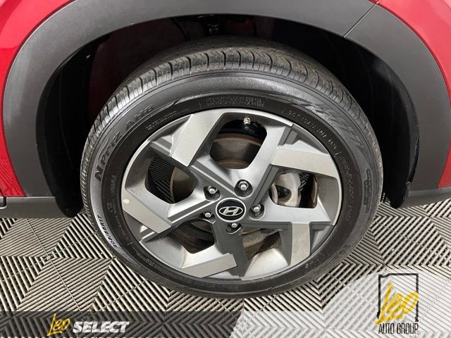 Used 2025 Hyundai Venue SEL FWD image 19
