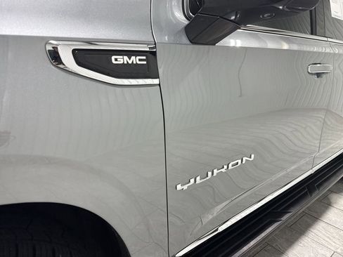 Used 2023 GMC Yukon XL SLT w/ SLT Premium Package RWD image 33