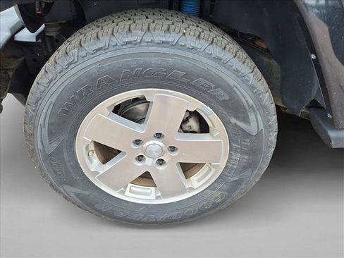 Used 2008 Jeep Wrangler Unlimited Sahara w/ Dual Top Group AWD/4WD image 14