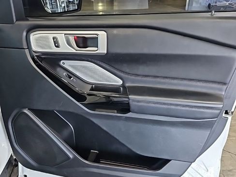 Used 2022 Ford Explorer Platinum w/ Equipment Group 601A image 11