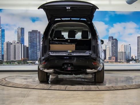 Used 2026 Land Rover Discovery Dynamic SE image 12