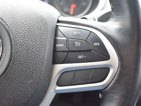 Used 2018 Jeep Cherokee Trailhawk w/ Cold Weather Group AWD/4WD image 23