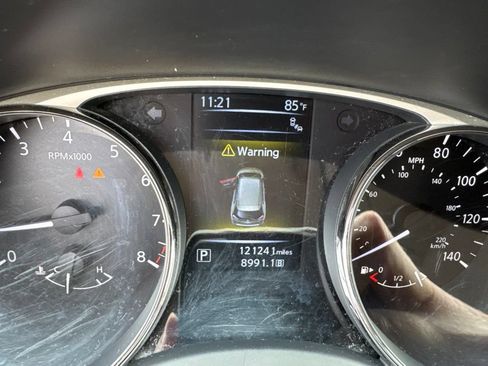 Used 2016 Nissan Rogue SV w/ SV Premium Package AWD/4WD image 5