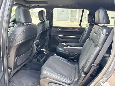 Used 2025 Jeep Grand Cherokee L Altitude AWD/4WD image 32