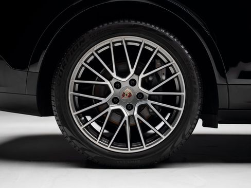 Used 2023 Porsche Cayenne S image 37