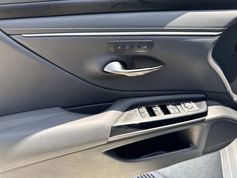 Used 2025 Lexus ES 300h w/ Premium Package FWD image 13
