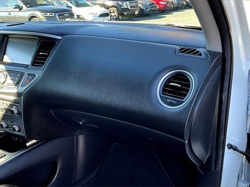 Used 2018 Nissan Pathfinder SL image 23