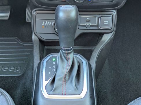 Used 2023 Jeep Renegade Trailhawk w/ Trailhawk Elite Group AWD/4WD image 5