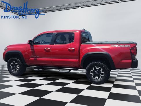 Used 2018 Toyota Tacoma TRD Off-Road AWD/4WD image 2