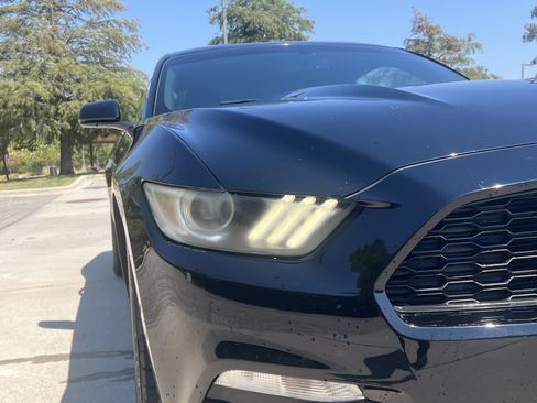 Used 2017 Ford Mustang Coupe RWD image 5