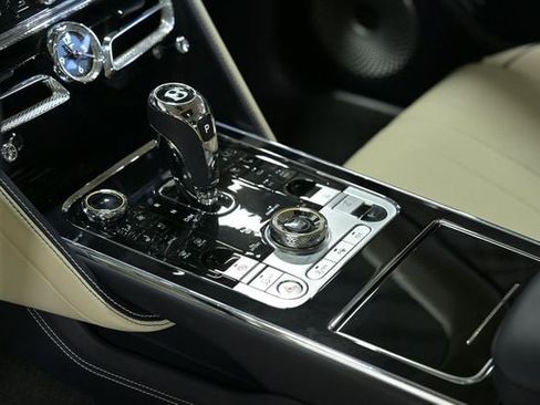 Used 2024 Bentley Flying Spur V8 AWD/4WD image 28