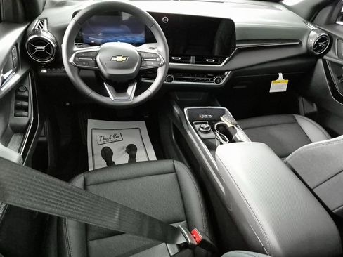 New 2026 Chevrolet Equinox LT w/ Convenience Package II image 2