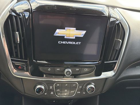 Used 2021 Chevrolet Traverse LT image 16