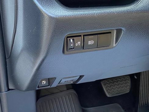 Used 2021 Toyota RAV4 LE AWD/4WD image 12