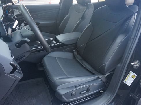 Used 2023 Volkswagen ID.4 S image 17