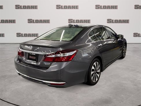 Used 2017 Honda Accord Touring image 5