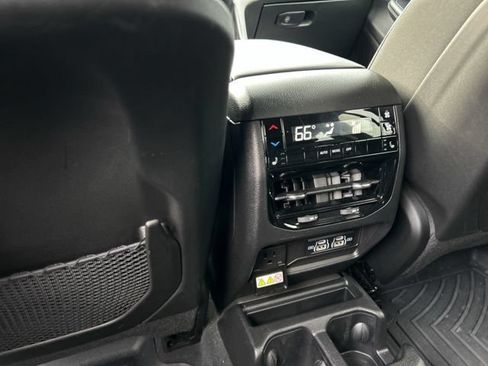 Used 2023 Jeep Grand Cherokee L Limited AWD/4WD image 26