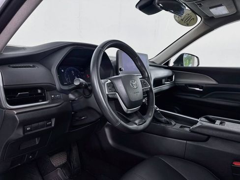 Used 2024 Toyota Grand Highlander AWD image 14