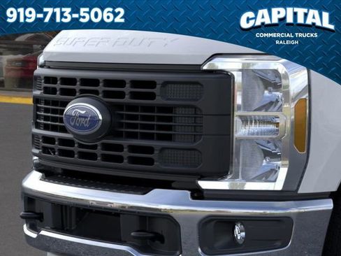 New 2026 Ford F250 XL w/ XL Chrome Package image 17