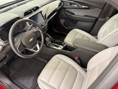 Used 2021 Chevrolet TrailBlazer LT w/ Sun and Liftgate Package FWD image 4
