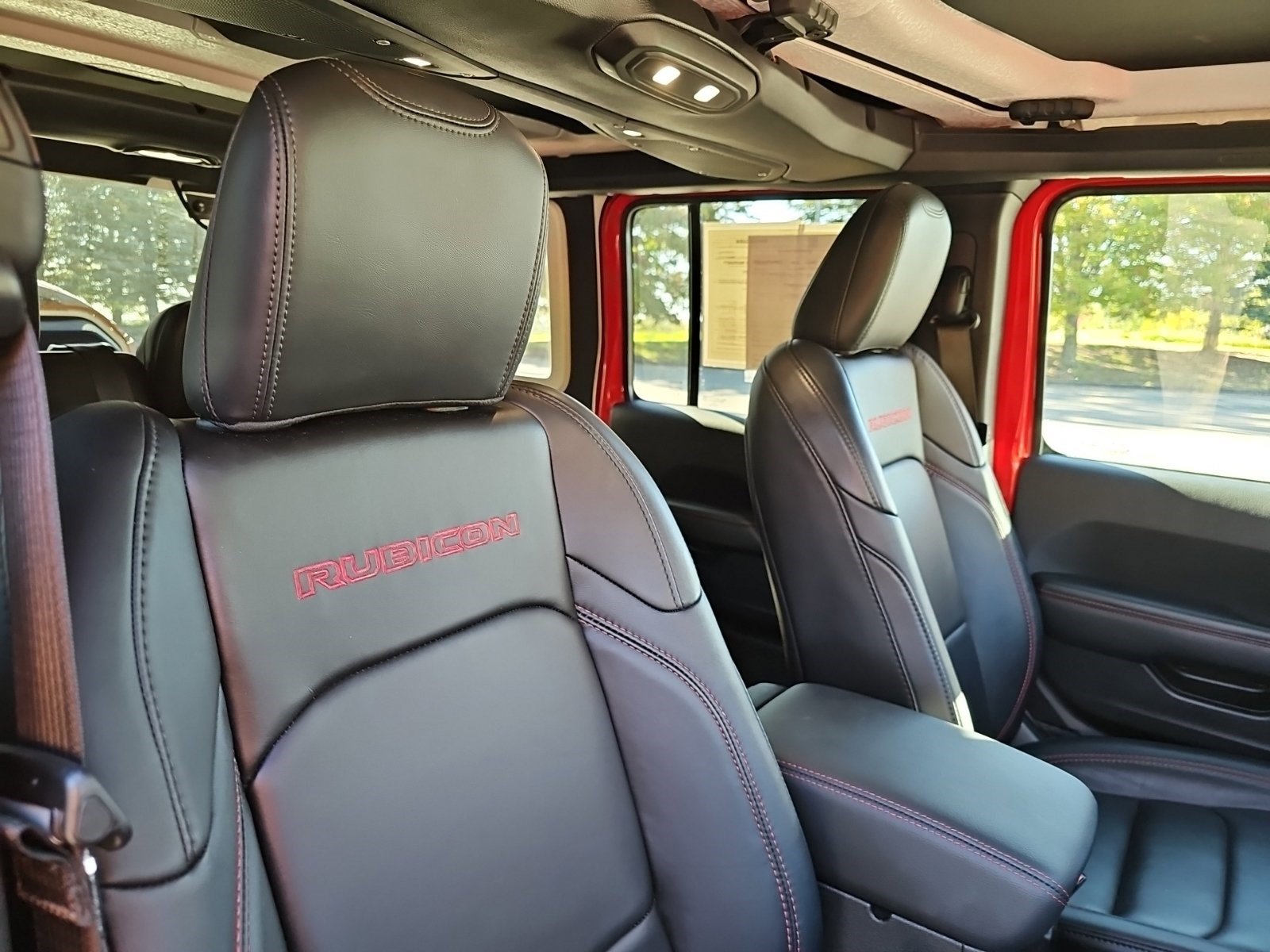 Used 2024 Jeep Wrangler Unlimited Rubicon AWD/4WD image 11