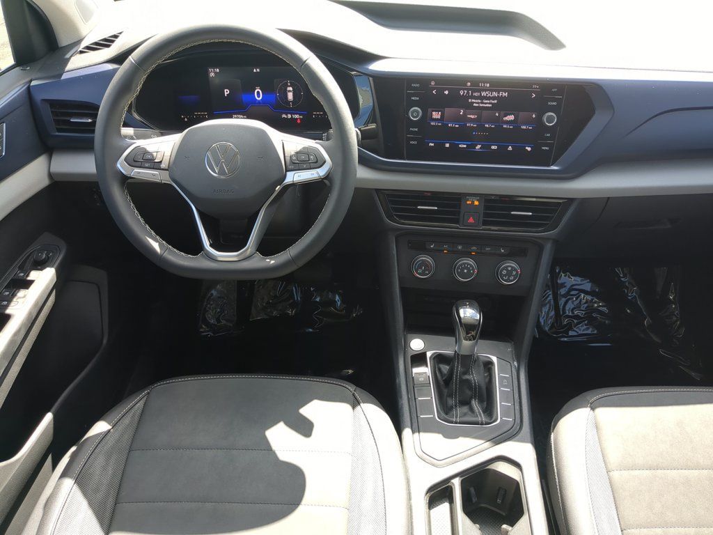 Certified 2022 Volkswagen Taos SE FWD image 13