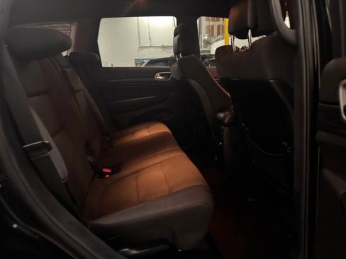 Used 2019 Jeep Grand Cherokee Laredo image 12